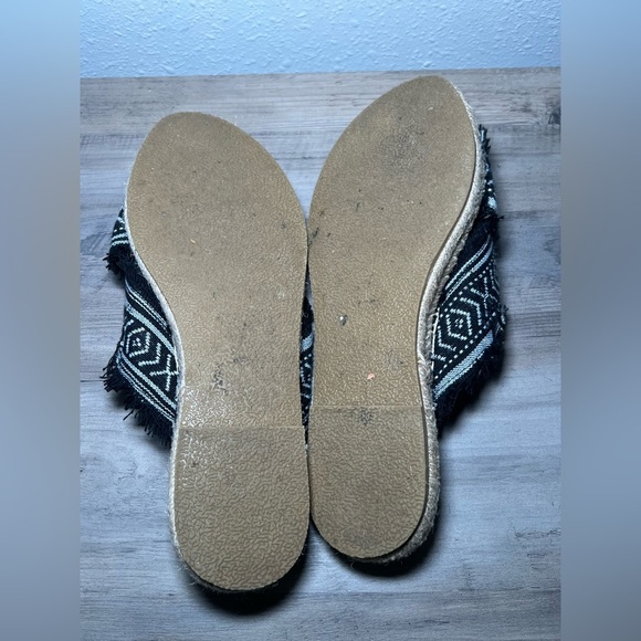 Minnetonka Women's Pepper Slip on Sandals,Black Frayed Crossband,Size 10? - Picture 5 of 13